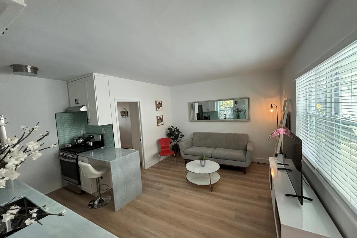 1315 SE 2nd St #REAR WEST, Fort Lauderdale: photo 1 of 15