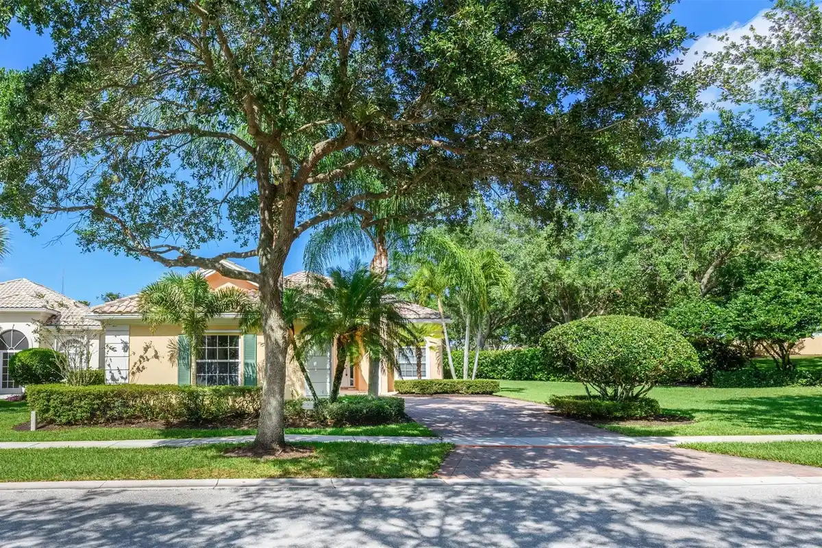 8019 Nevis Pl, Wellington: photo 1 of 27