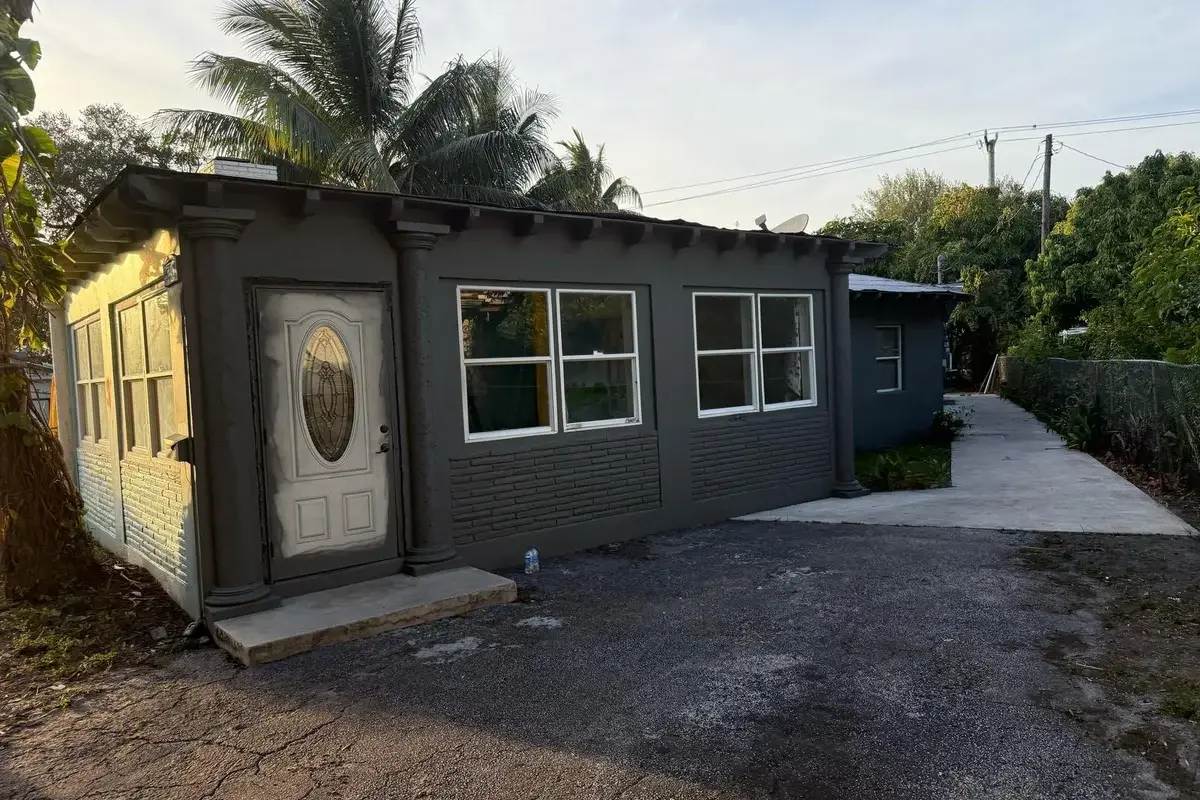2739 Lincoln St, Hollywood: photo 1 of 12