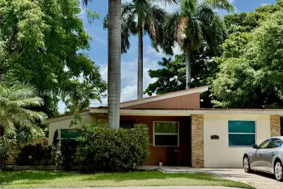 960 NE 82nd St, Miami: photo 1 of 1