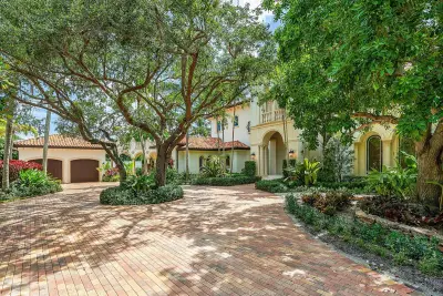 2002 NW 4th Ave, Delray Beach: photo 1 of 101