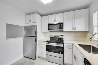 9761 Sunrise Lakes Blvd #301, Sunrise: photo 1 of 50