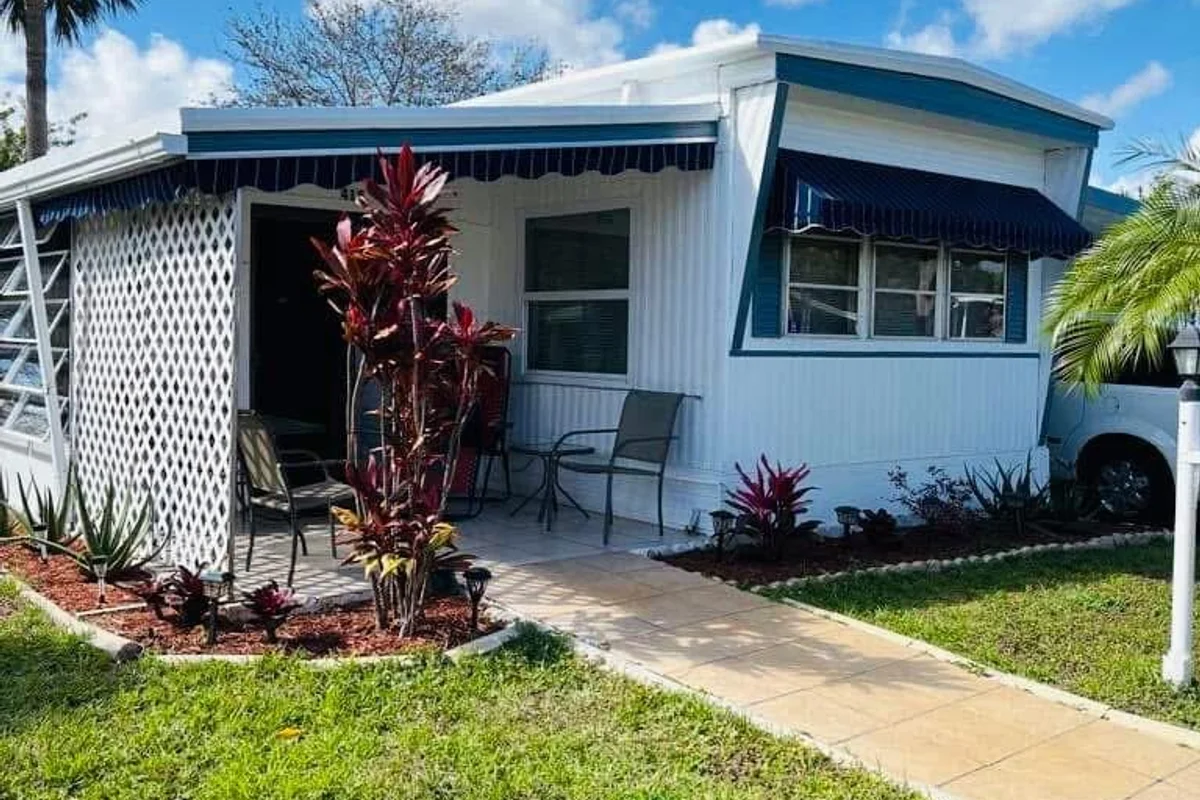 415 Gardenia Ct, Deerfield Beach: photo 1 of 35