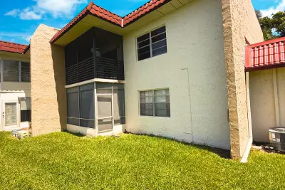 218 Lake Frances Dr, West Palm Beach: photo 1 of 4