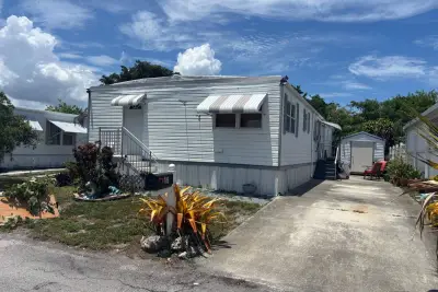 109 NW 50th St, Deerfield Beach: photo 1 of 37