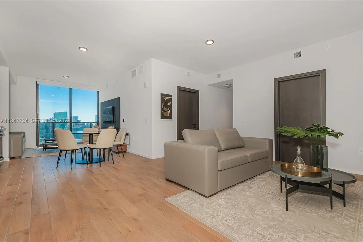 398 NE 5th St #4417, Miami: photo 1 of 39