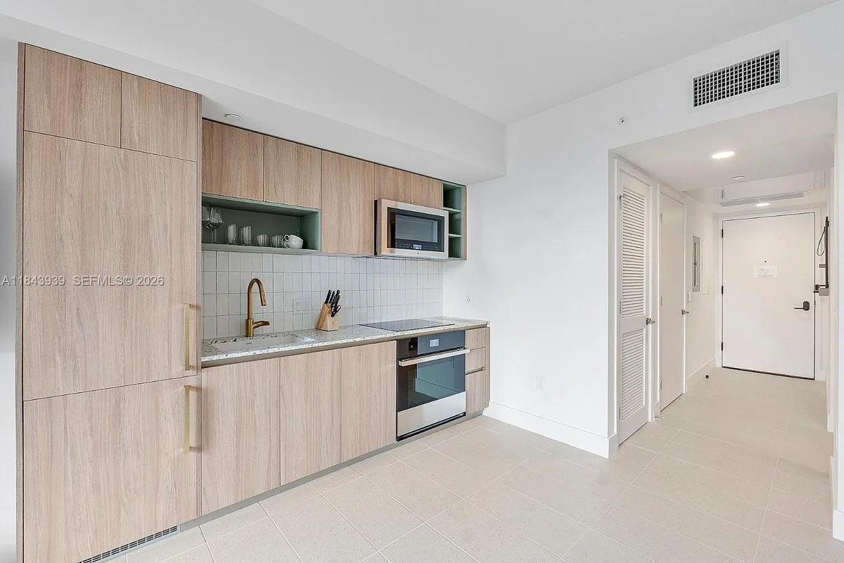 159 NE 6th St #2903, Miami: photo 1 of 19