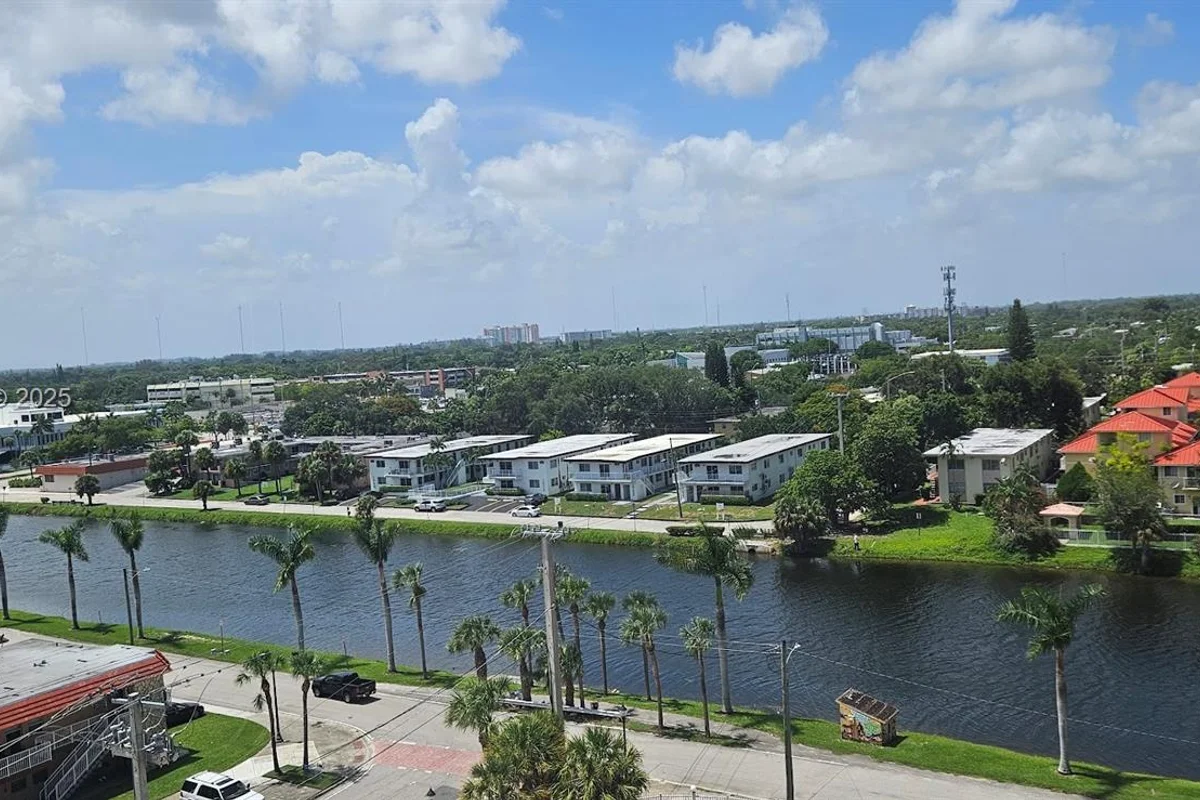 2025 NE 164th St #914, North Miami Beach: photo 1 of 9