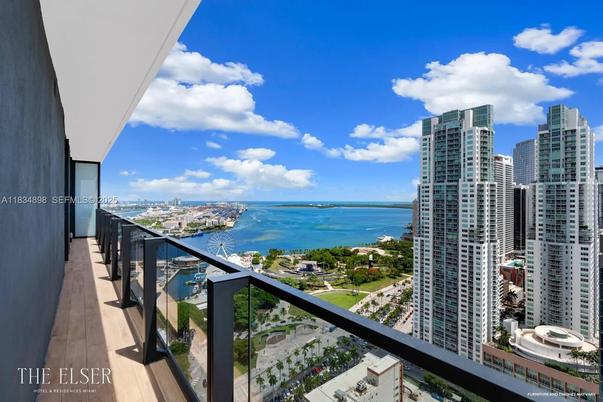 398 NE 5th St #4018, Miami: photo 1 of 33