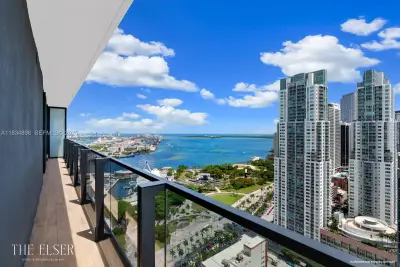 398 NE 5th St #4018, Miami: photo 1 of 33