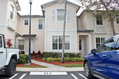 153 SE 28th Pl #3, Homestead: photo 1 of 28