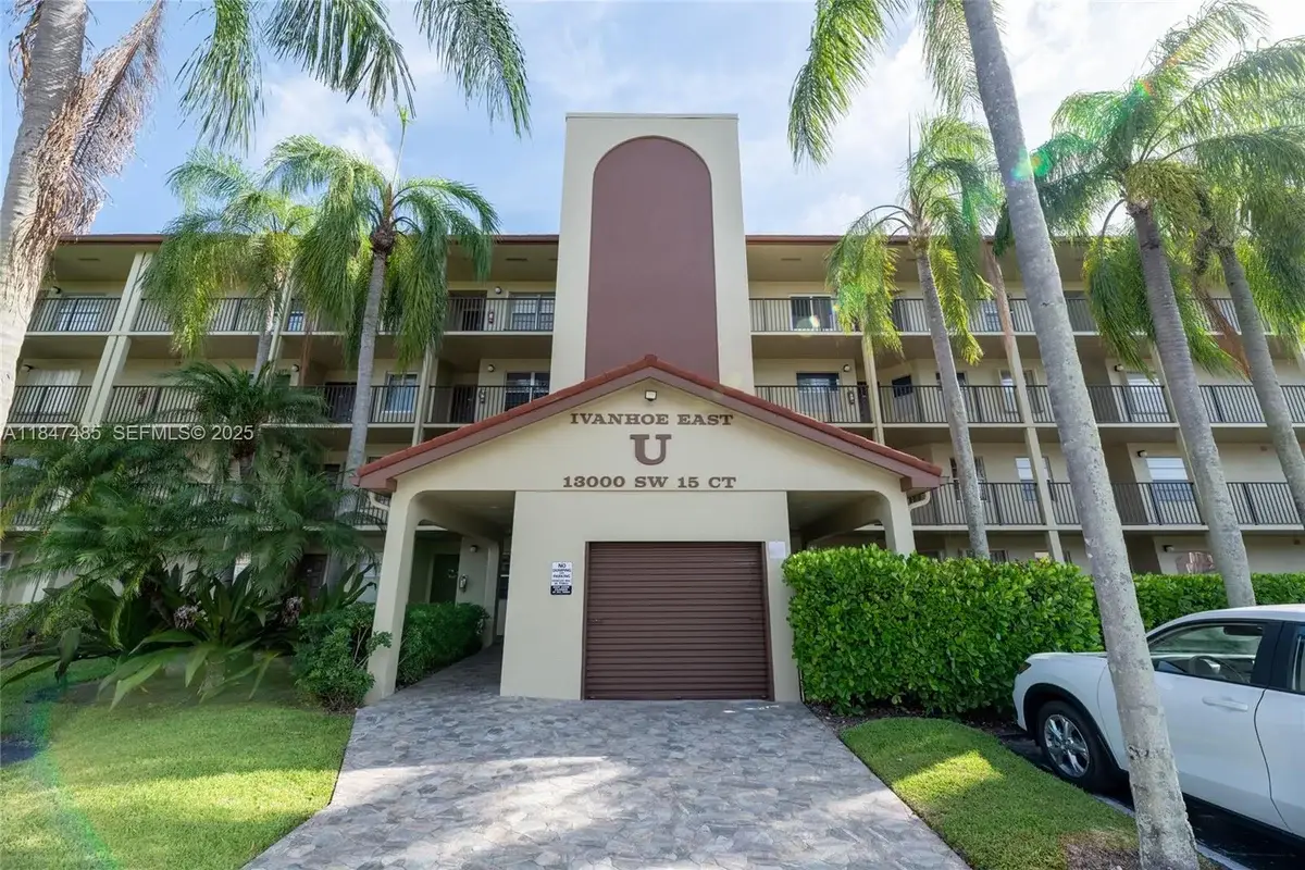 13000 SW 15th Ct #206U, Pembroke Pines: photo 1 of 21