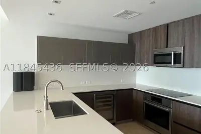 88 SW 7th St #2603, Miami: photo 1 of 49