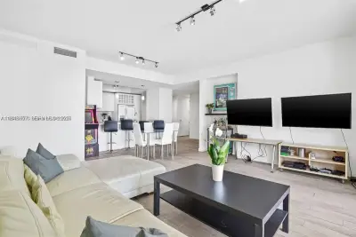 999 SW 1st Ave #2717, Miami: photo 1 of 60