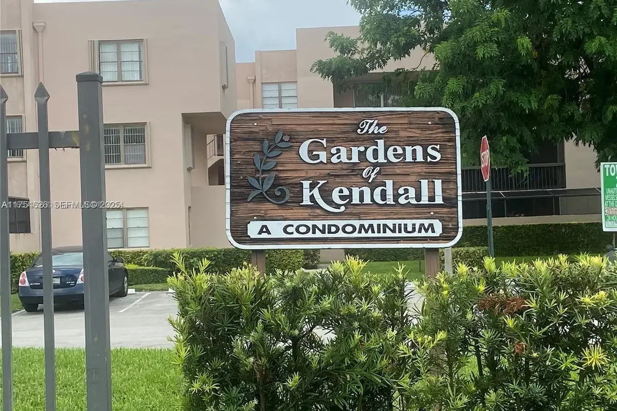 10985 SW 107th St #211, Miami: photo 1 of 5