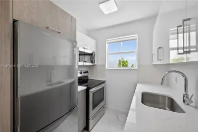 1552 Euclid Ave #4, Miami Beach: photo 1 of 31