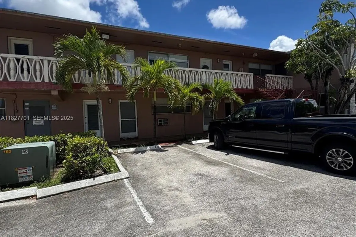 270 NE 191st St #108, Miami: photo 1 of 17