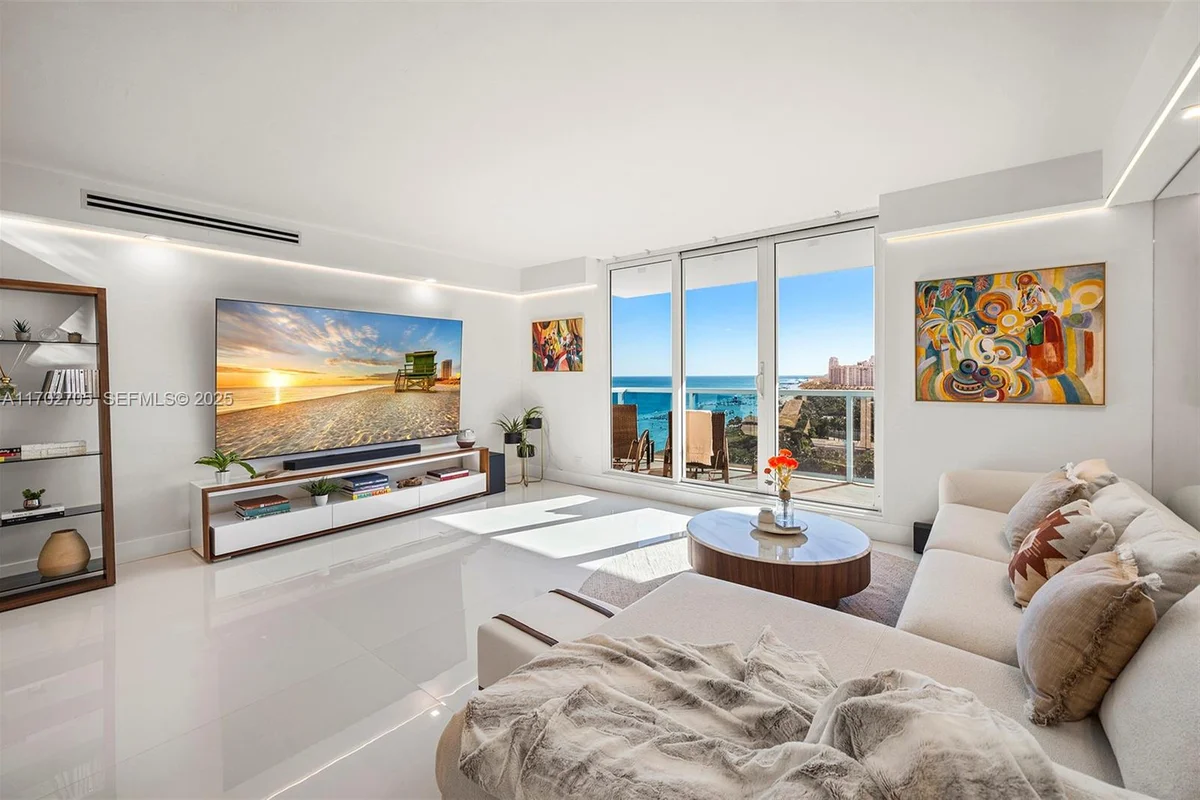 Condo in Miami Beach: photo 1 of 41