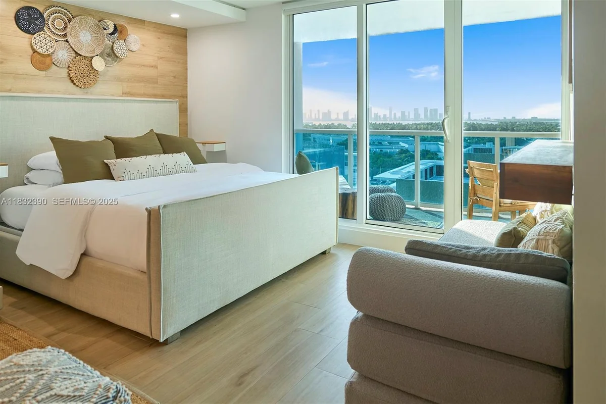 Condo in Miami Beach: photo 1 of 14