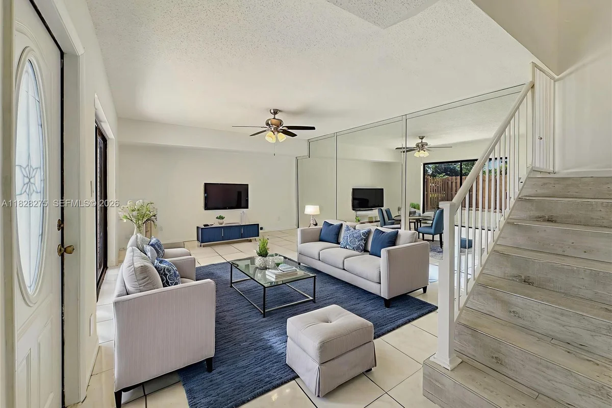8103 SW 24th St, North Lauderdale: photo 1 of 16