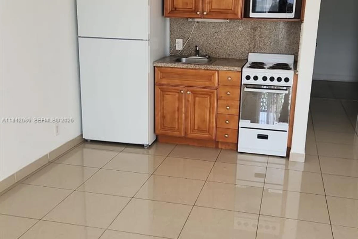 16450 NW 2nd Ave #206, Miami: photo 1 of 13