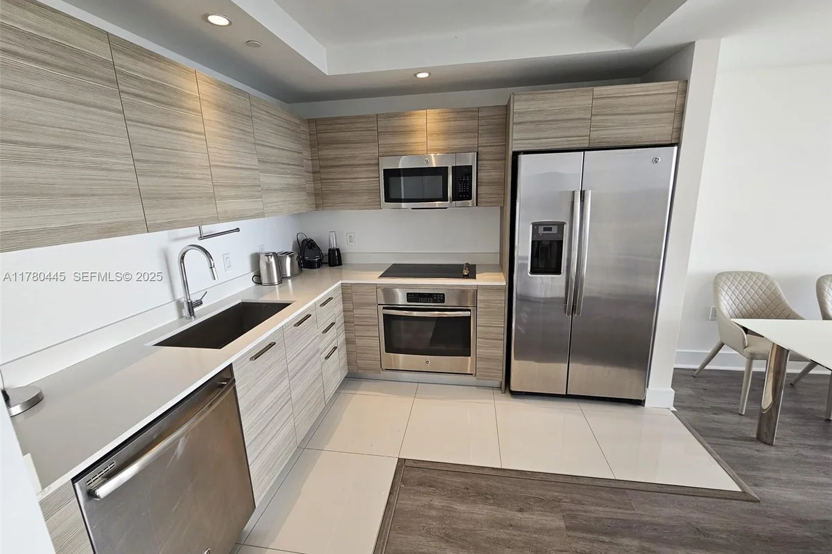 121 NE 34 St #2511, Miami: photo 1 of 46