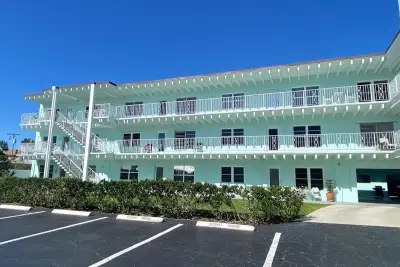 219 Lakeview Ave #102, Lantana: photo 1 of 29