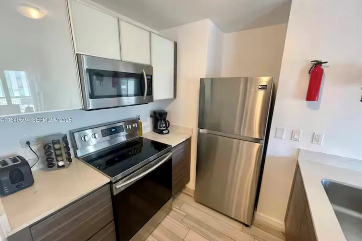 481 NE 29th St #705, Miami: photo 1 of 14