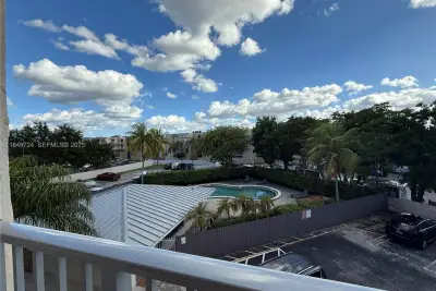 10900 SW 104th St #323, Miami: photo 1 of 12