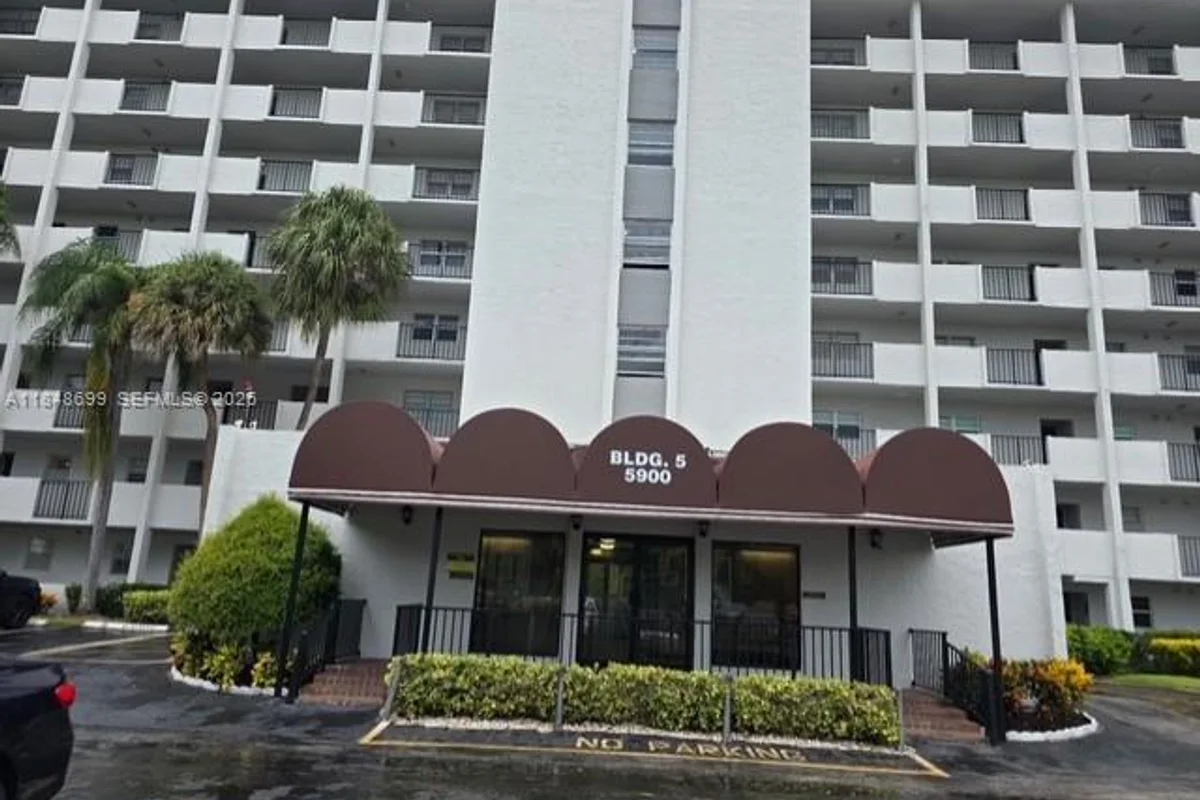 5900 NW 44th St #701, Lauderhill: photo 1 of 30
