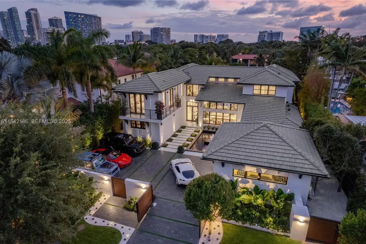 4241 Palm Ln, Miami: photo 1 of 99