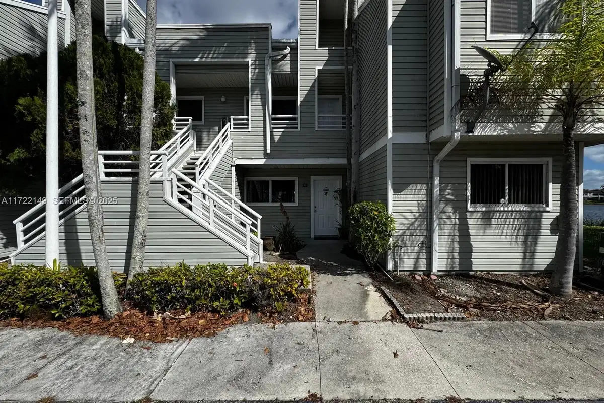 3437 NW 44th St #208, Oakland Park: photo 1 of 17