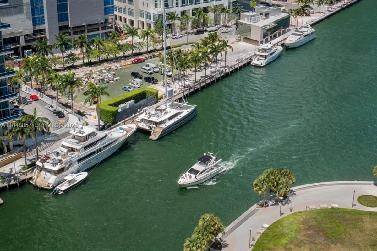 485 Brickell Ave #3711, Miami: photo 1 of 18