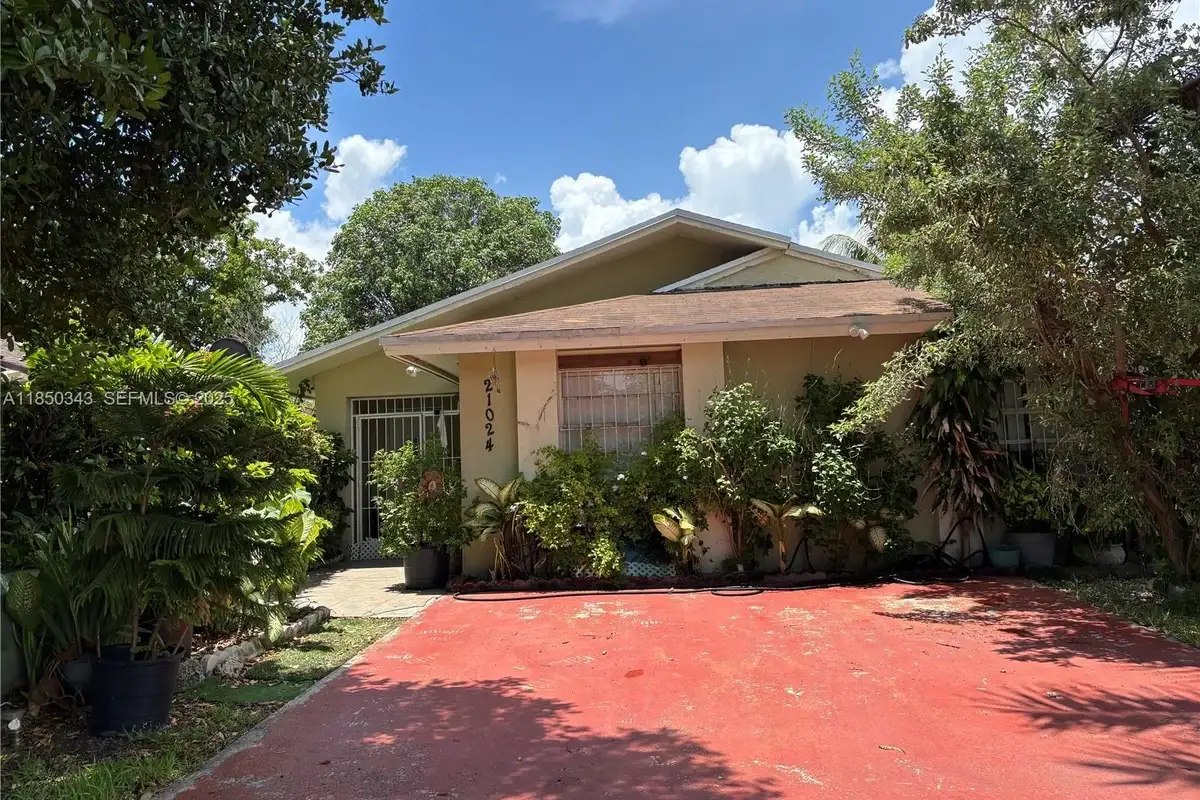 21024 SW 118th Pl, Miami: photo 1 of 8