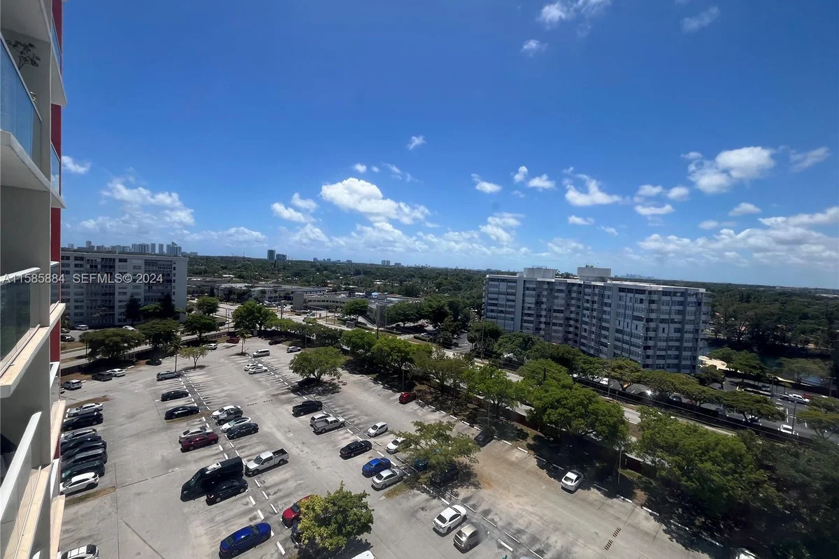 1351 NE Miami Gardens Dr #1121E, Miami: photo 1 of 15