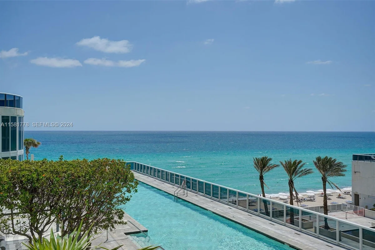 Condo in Sunny Isles Beach: photo 1 of 31