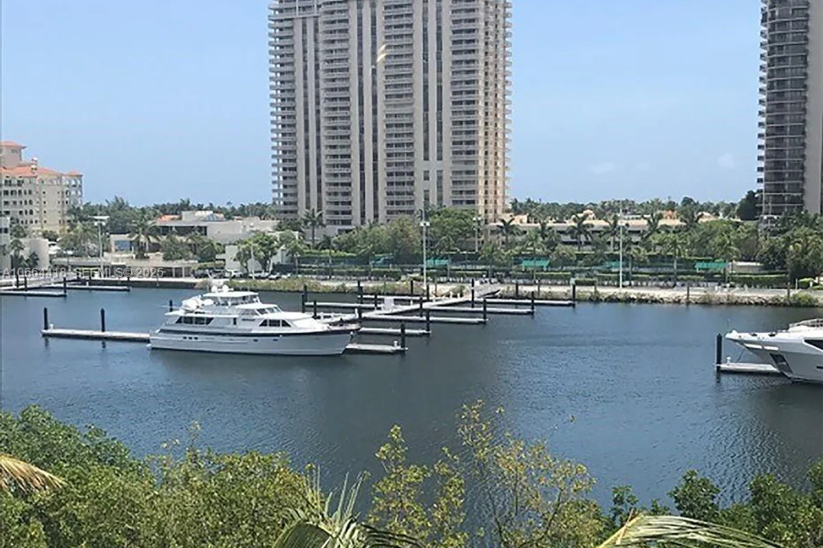 19701 E Country Club Dr #5606, Aventura: photo 1 of 37