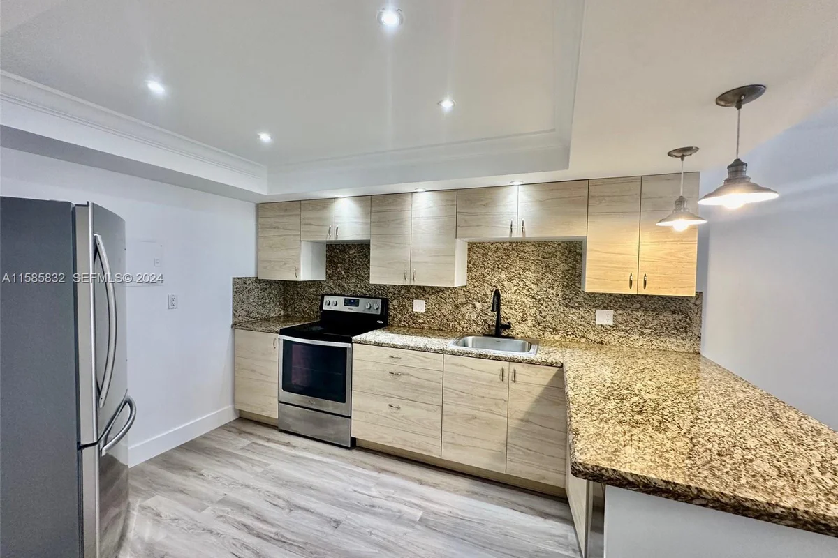 1301 NE Miami Gardens Dr #521 W, Miami: photo 1 of 16
