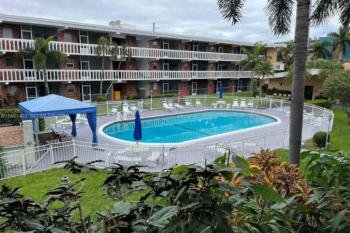 181 NE 14th Ave #22B, Hallandale Beach: photo 1 of 14