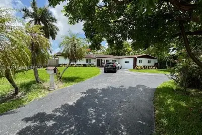 6440 Miller Dr, South Miami: photo 1 of 7