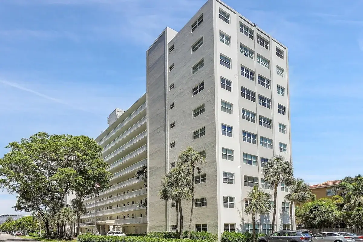2555 NE 11th St #806, Fort Lauderdale: photo 1 of 12