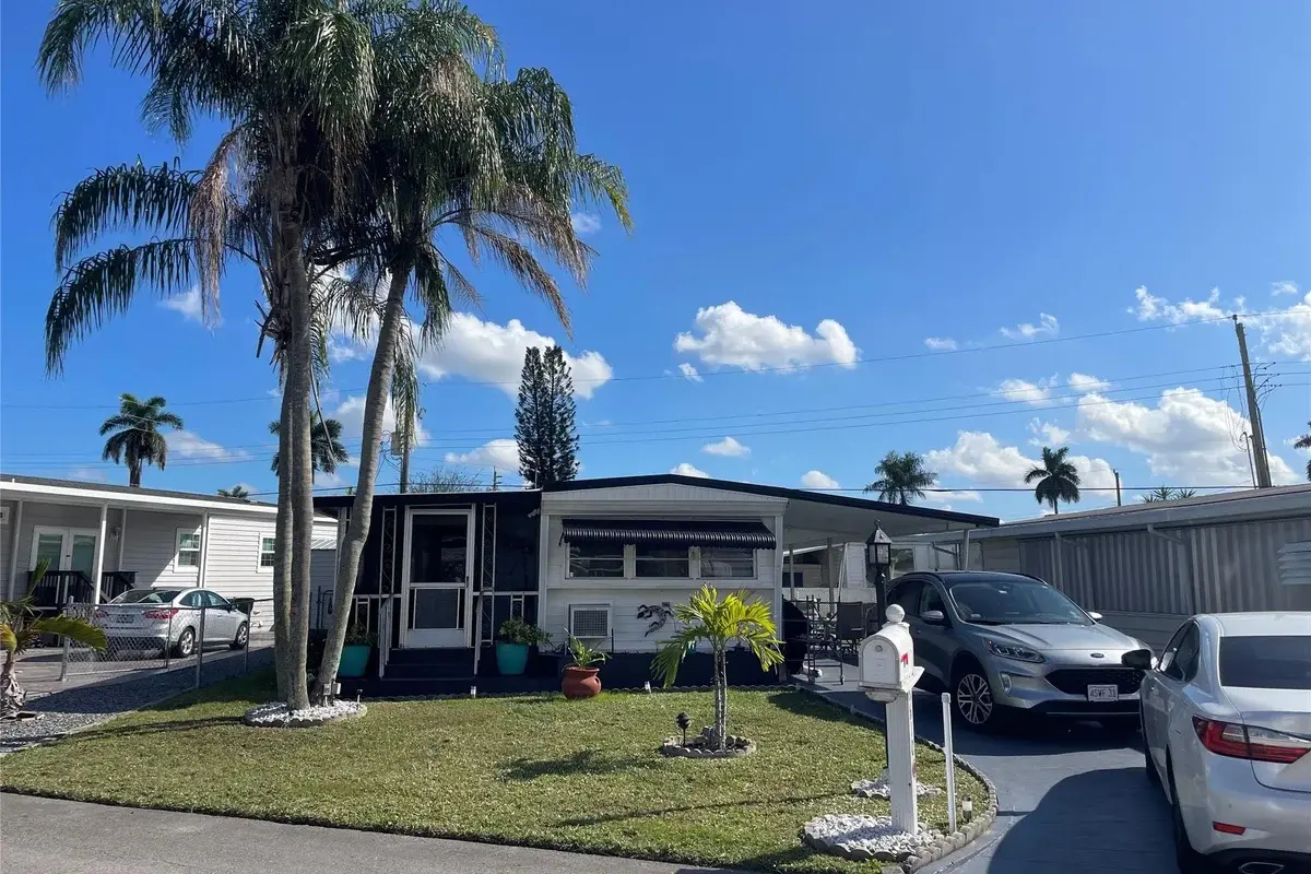 8610 SW 18th Ct, Davie: photo 1 of 17
