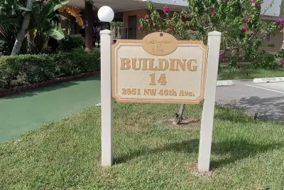Condo in Lauderdale Lakes: photo 1 of 42