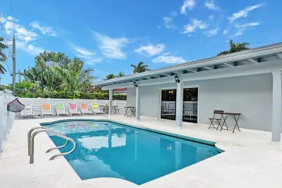 1018 Adams St, Hollywood: photo 1 of 47