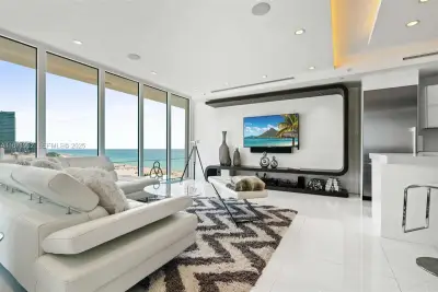 100 Lincoln Rd #PH6, Miami Beach: photo 1 of 26