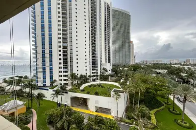 19201 Collins Ave #640, Sunny Isles Beach: photo 1 of 11