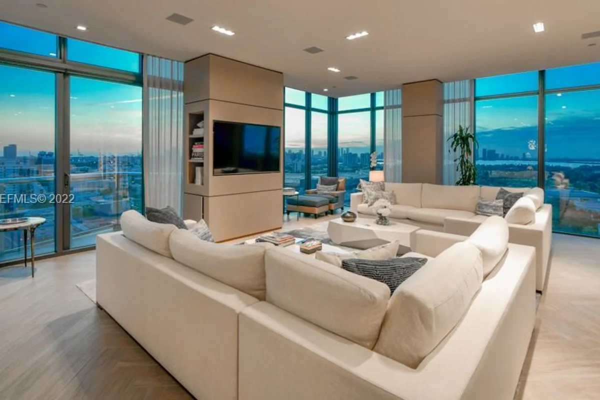 Condo in Miami Beach: photo 1 of 2