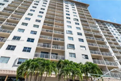 400 Kings Point Dr #102, Sunny Isles Beach: photo 1 of 23