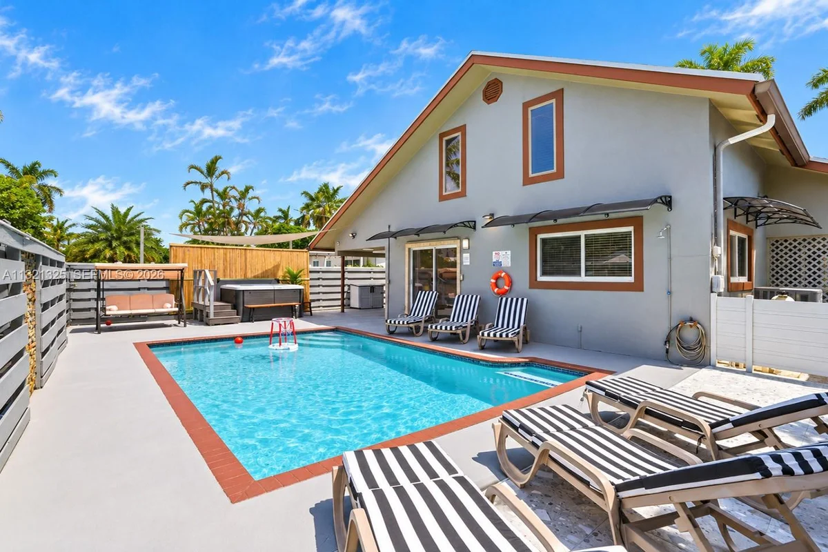 1020 N 13th Ter, Hollywood: photo 1 of 53
