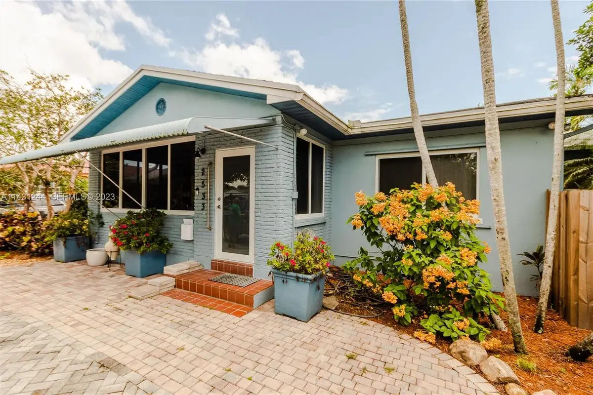2533 Fillmore St, Hollywood: photo 1 of 21